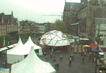 Grote Markt at 13:00 o'clock. I wonder if Joana and Sasha are still visible?